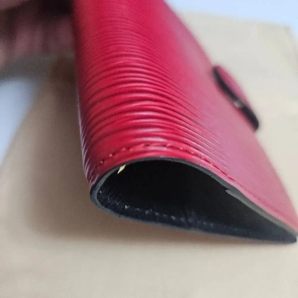Louis Vuitton epi agenda wallet